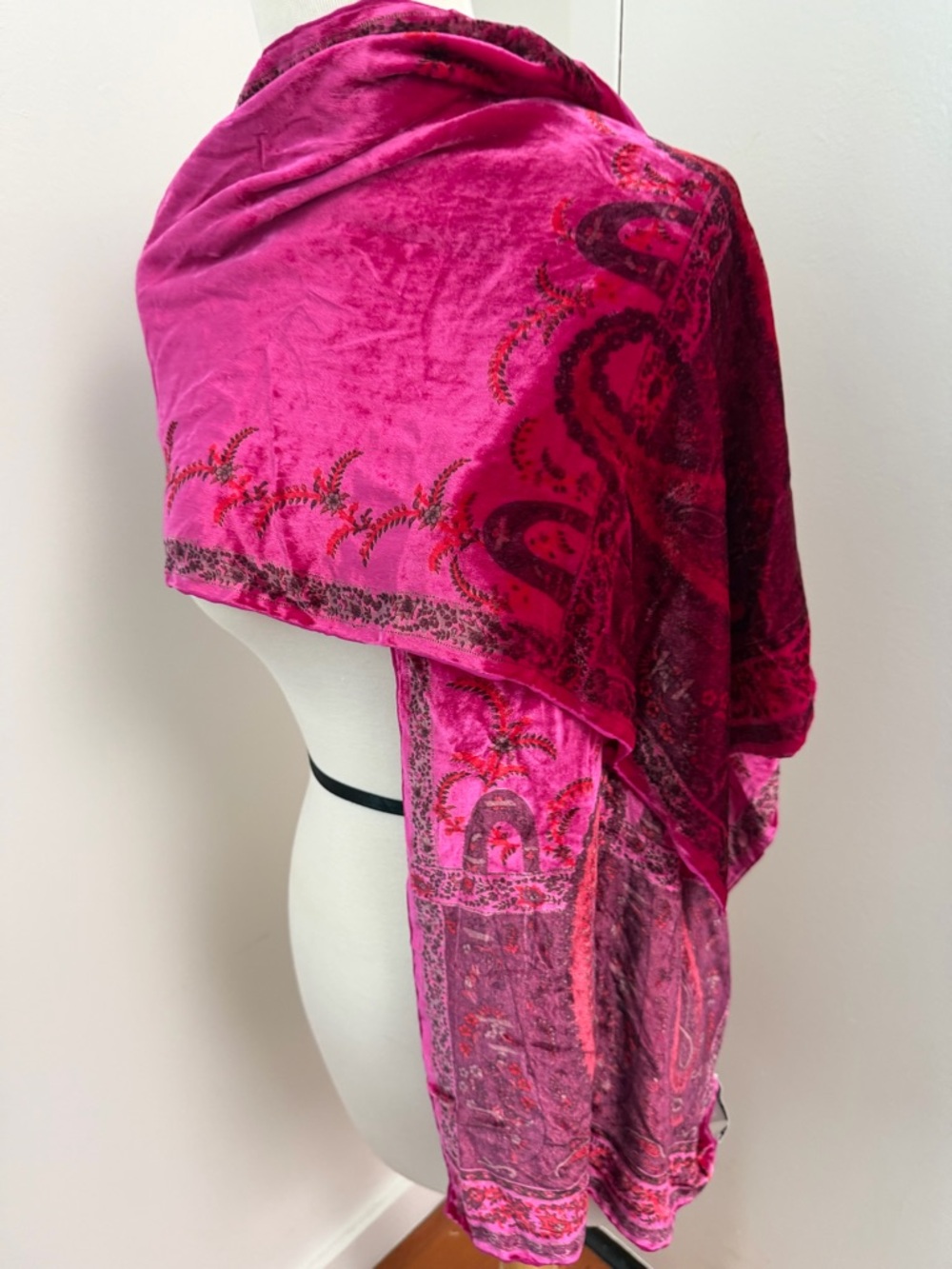 Banana Republic Velvet Paisley Wrap - Fuchsia Pink NWT